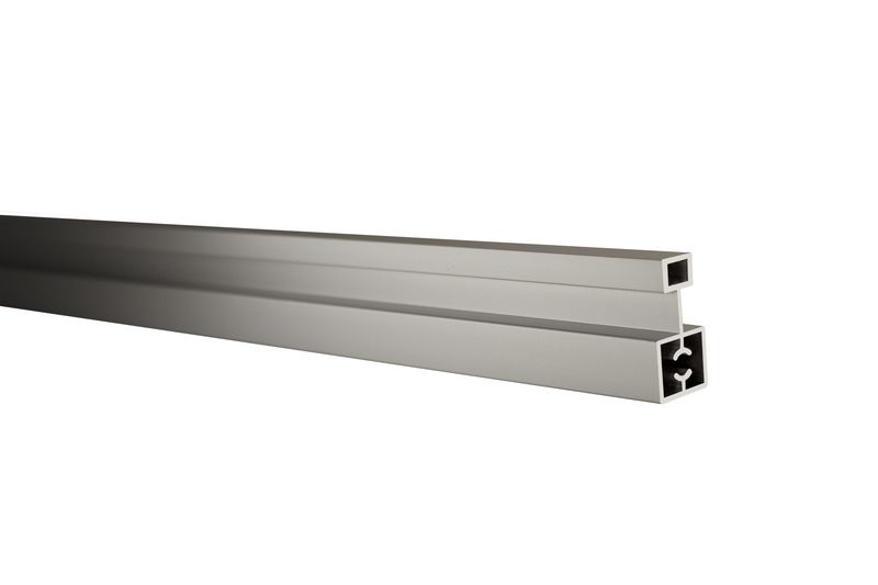  Профиль горизонтальный средний С КАМЕРОЙ анодированное Серебро 6 м (узкая система) (16)
