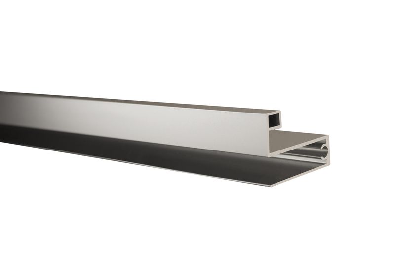  Профиль горизонтальный нижний С КАМЕРОЙ анодированное Серебро 6 м (узкая система) (10)